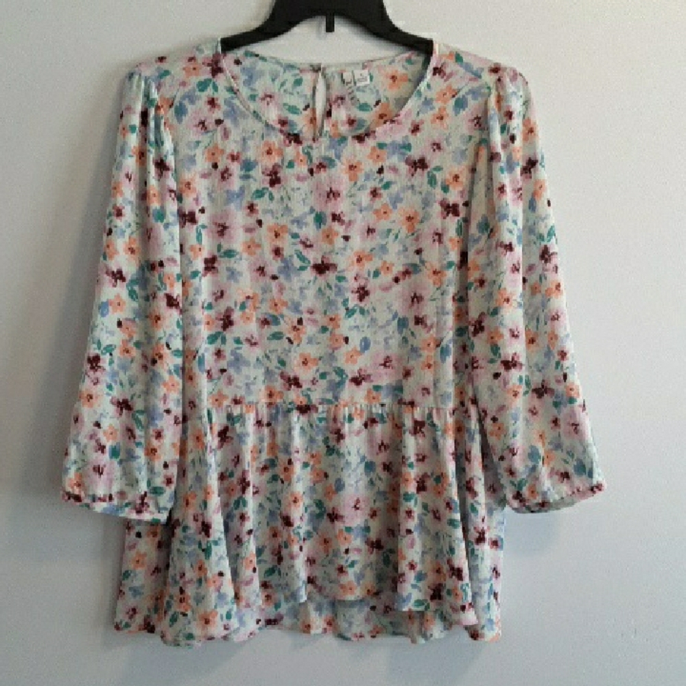NWT Elle Peplum Top, Multicolor Floral w/ 3/4 sleeves